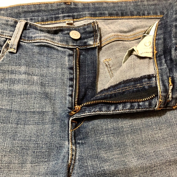 Levi’s Women’s Stretch Bermuda Jean Shorts - 30 - Picture 3 of 14